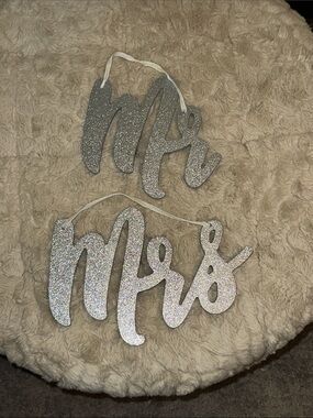 Glitter 'Mr' and 'Mrs' Hanging Wedding Signs - Silver